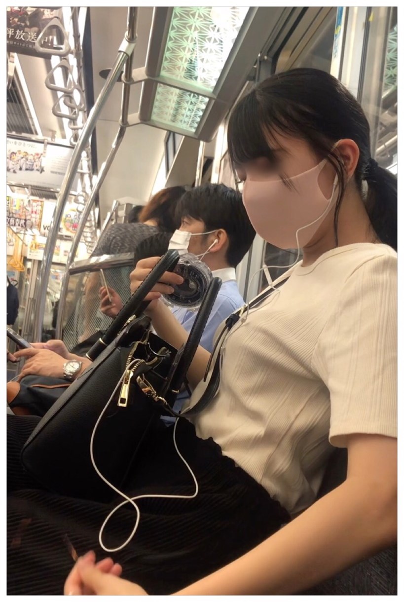 【すぐそこの眺め12_ちっぱいver】電車内で隣に座る女子大生のちっぱい