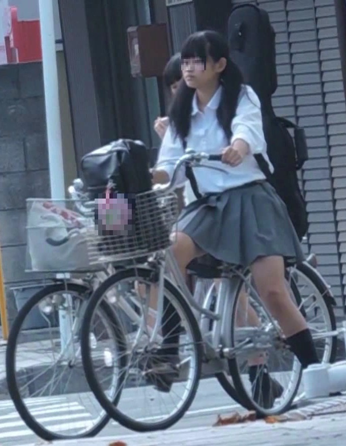通学中自転車に乗る制服JK信号待ち前髪を気にする【動画】街撮り編 1017