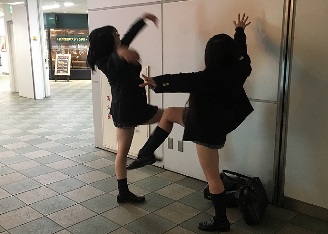 【放課後おふざけ動画】『踊るヒラヒラ制服娘』