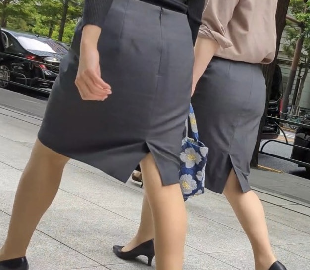 【011】夏のダブルタイトスカートOLをじっくり横スクロール！