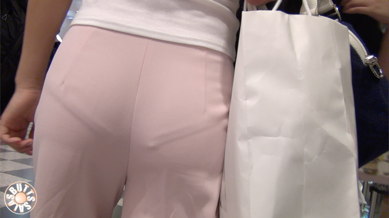 【FHD高画質】ワイドパンツから若さあふれるショーツライン 【FHD高画質】ワイドパンツから若さあふれるショーツライン