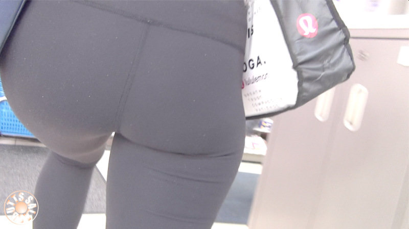 【FHD高画質】ムッチムチヨガパン 出勤前のお買い物 【FHD高画質】ムッチムチヨガパン 出勤前のお買い物