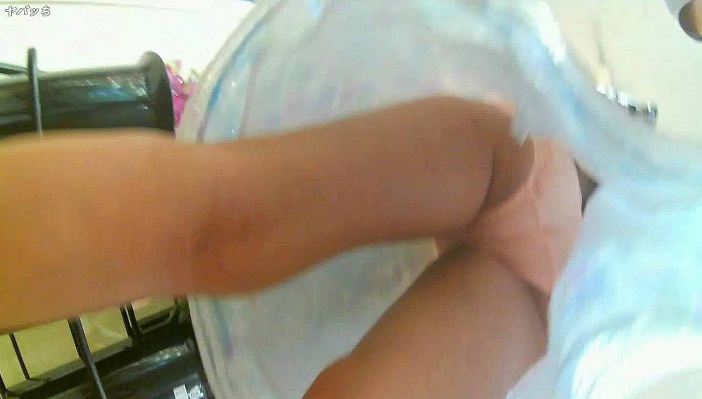 可愛いピンクのパンツを逆さ撮り水色ワンピースの中を【動画】ヤバッち 015と012セット販売 可愛いピンクのパンツを逆さ撮り水色ワンピースの中を【動画】ヤバッち 015と012セット販売