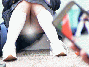 女子校生のパンチラ撮ってたら同業者!?発見しました 女子校生のパンチラ撮ってたら同業者!?発見しました