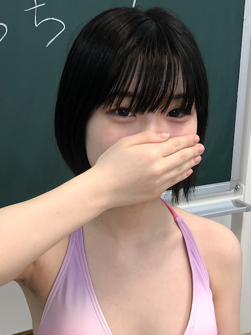 1年C組ゆらちゃん!夏にプールが始まるので水着の試着! 1年C組ゆらちゃん!夏にプールが始まるので水着の試着!